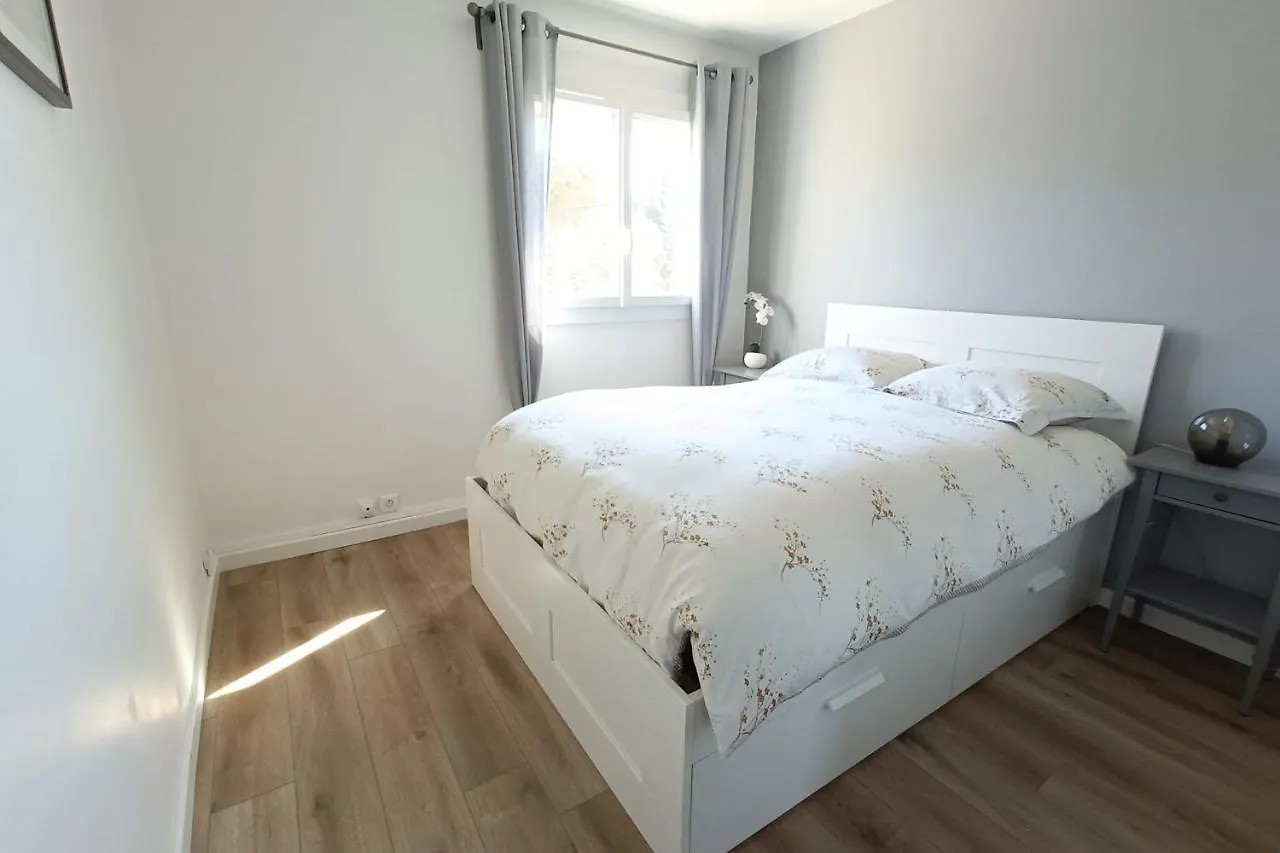 Spacious And Bright Cocoon Near The Sea Bandol