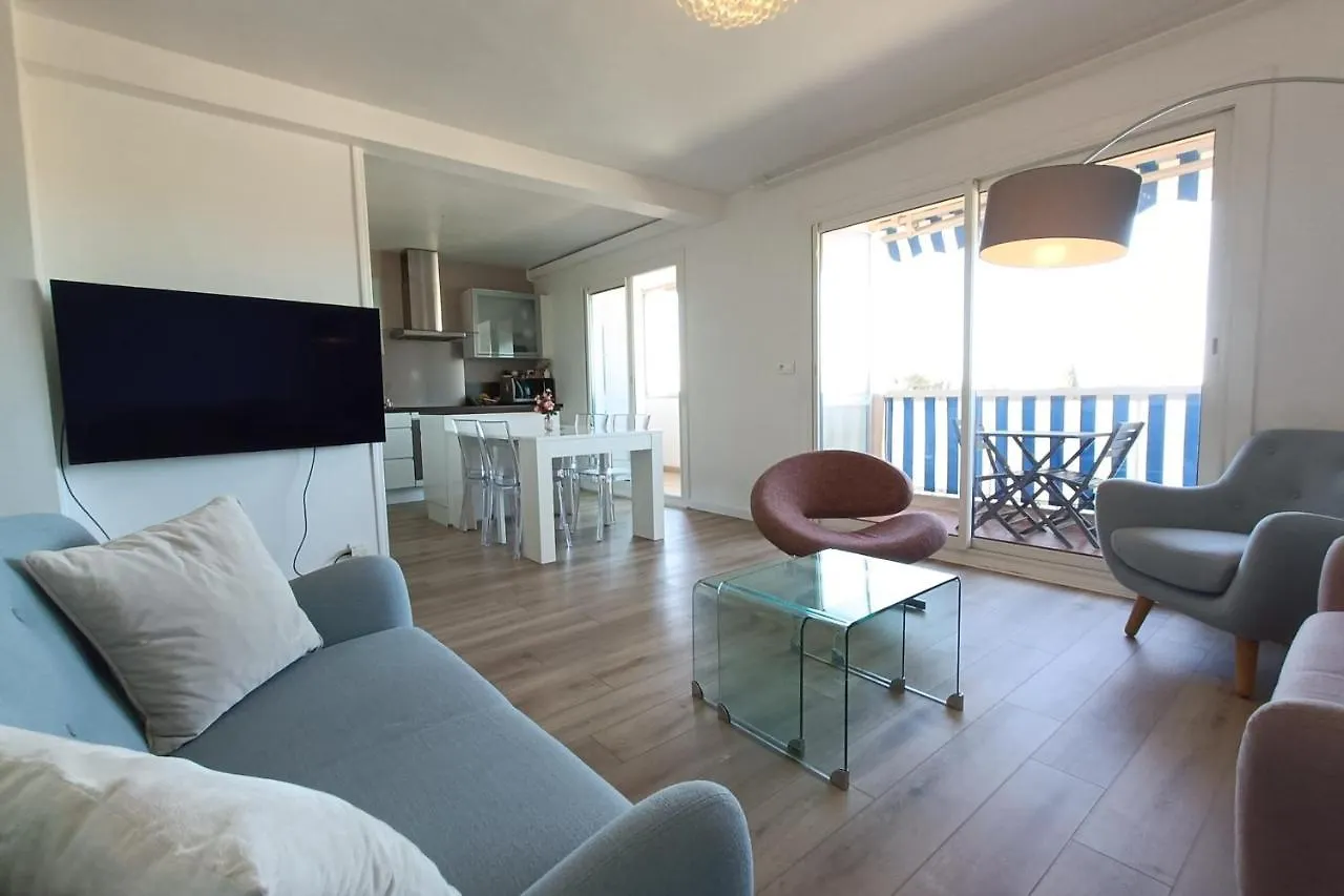 Spacious And Bright Cocoon Near The Sea 방돌